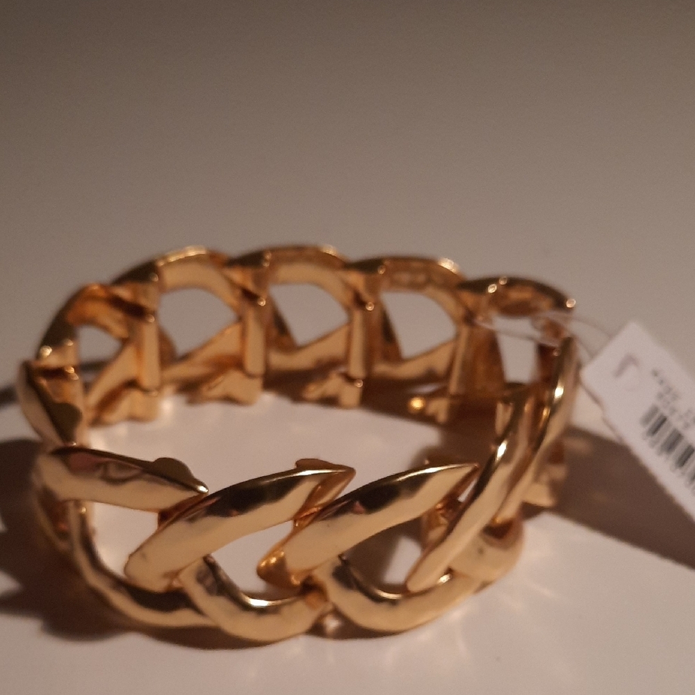 Elegant Gold Chain Bracelet